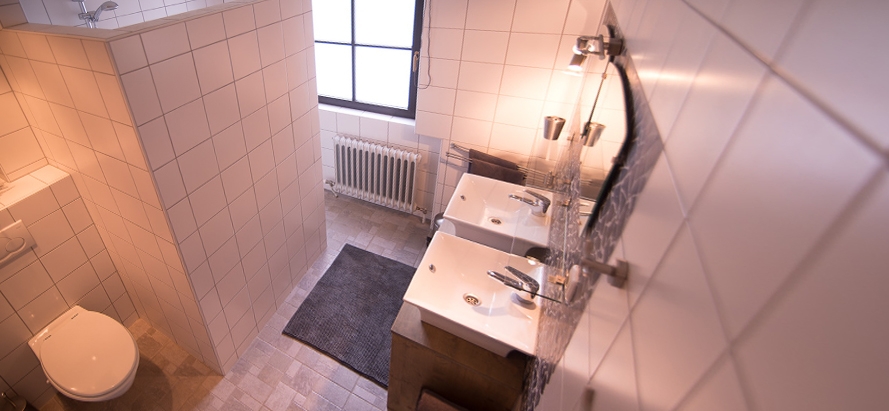 Badkamer beneden appartement huis Aspen in Leogang: Heerlijk genieten van lekkere douche in Oostenrijk!